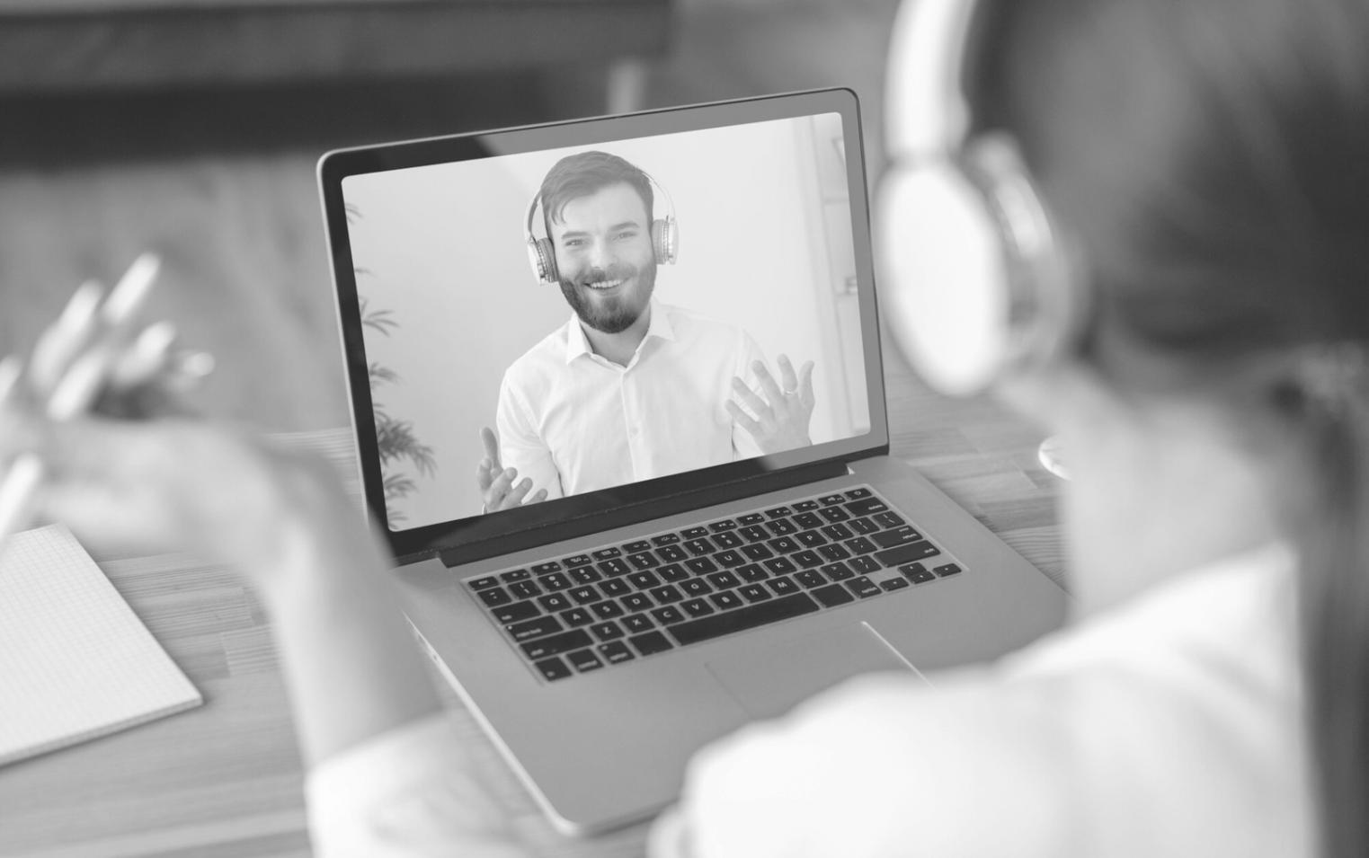 Gruppo di fotografi durante workshop pratico all'aperto