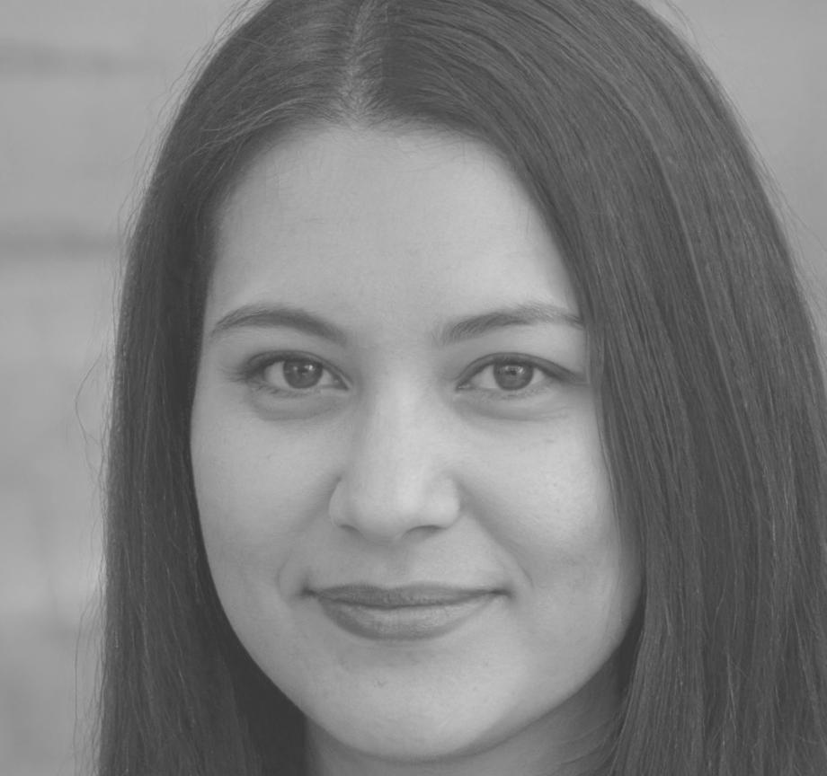 Ritratto di Elena Marchetti, fotografa specializzata in viaggi culturali